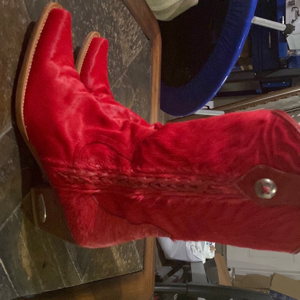 Read cowgirl boots